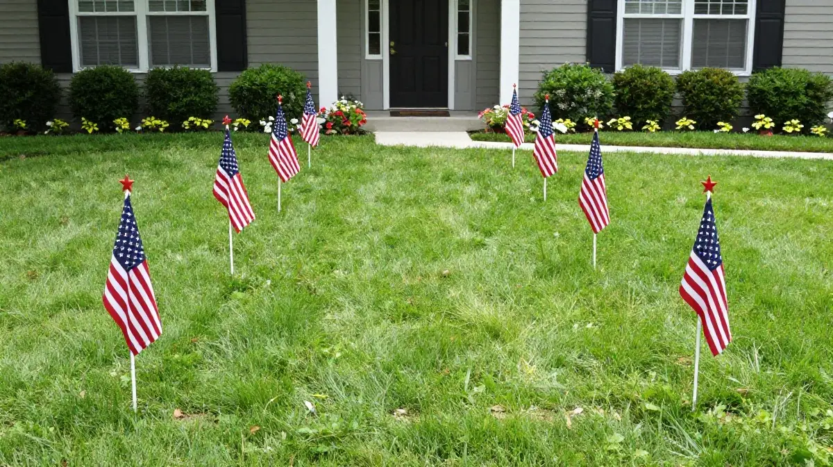 Place Yard Stakes and Garden Flags