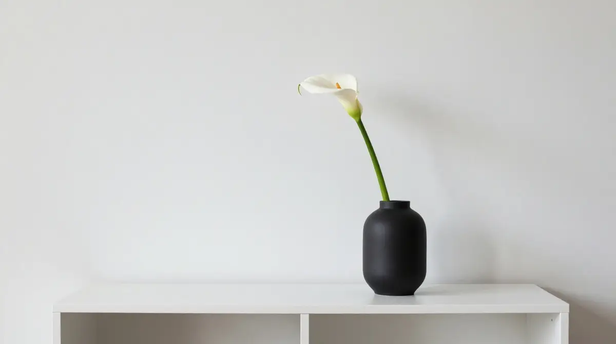Minimalist Single-Stem Display for Modern Spaces